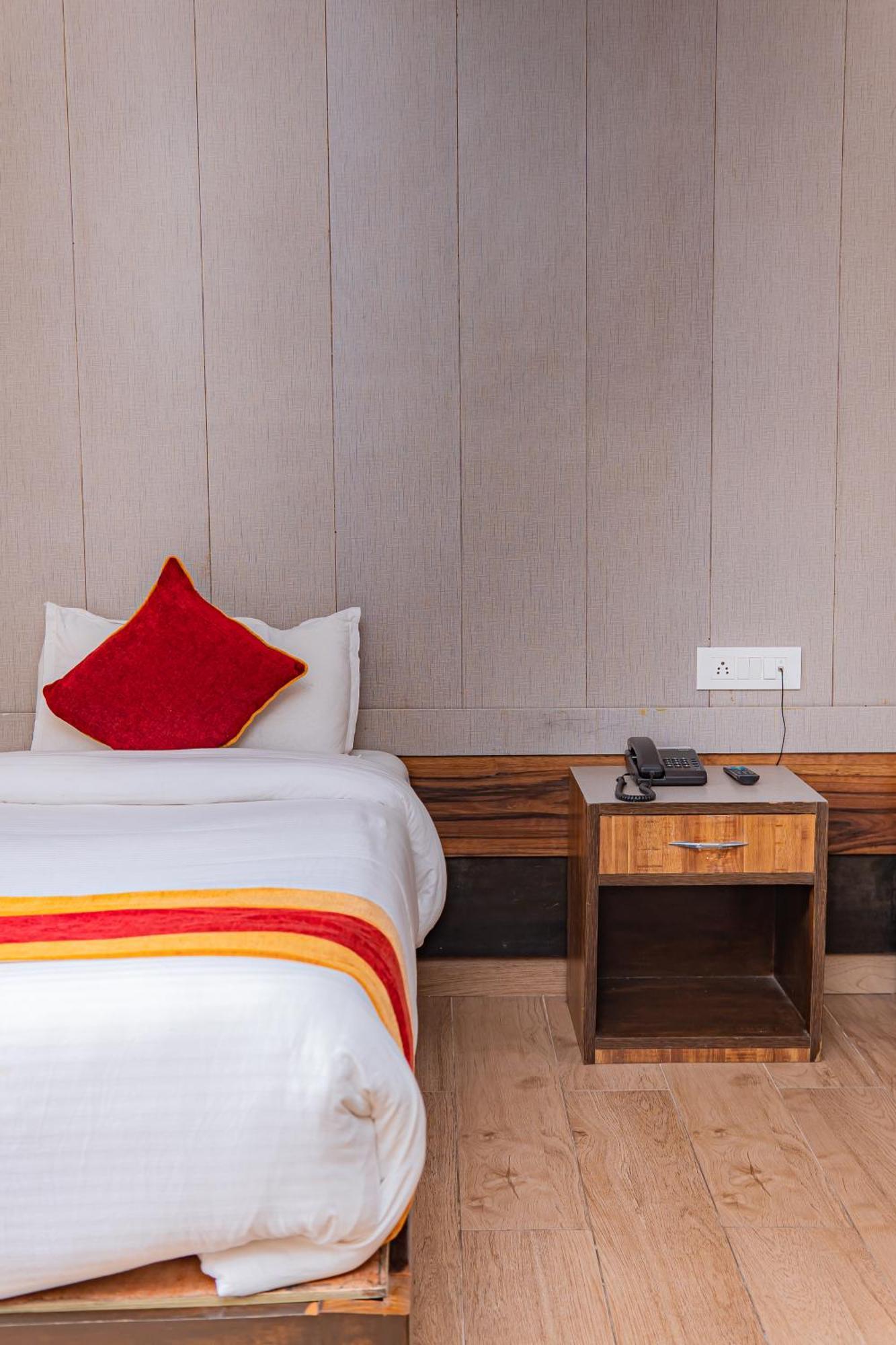 Hotel Murano Pokhara Extérieur photo